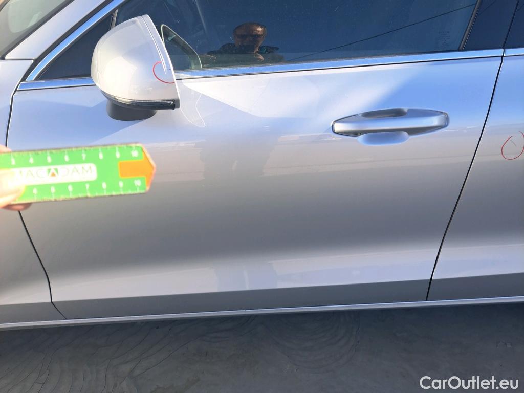  Volvo  V60 VOLVO  / 2018 / 5P / familiar 2.0 B3 (G) Momentum Pro Auto #12