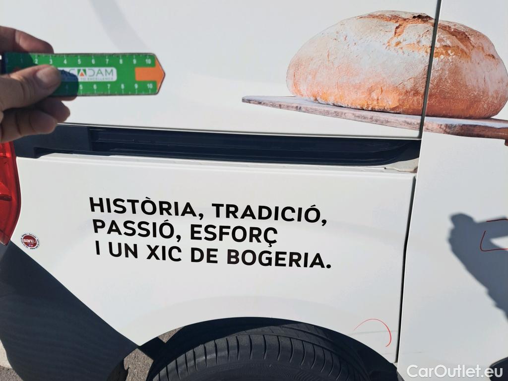  Fiat  Doblo FIAT Doblò Cargo/2015/4P/furgón derivado de turismo Cargo SX 1.3 Mjet 70 kW (95 CV) #41