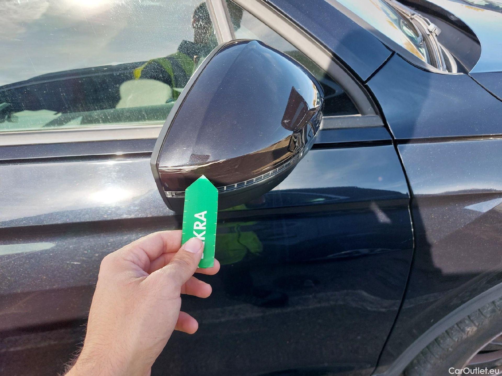  Volkswagen  Tiguan VOLKSWAGEN  / 2020 / 5P / todoterreno Life 2.0 TDI 110kW (150CV) DSG (AC2) #24