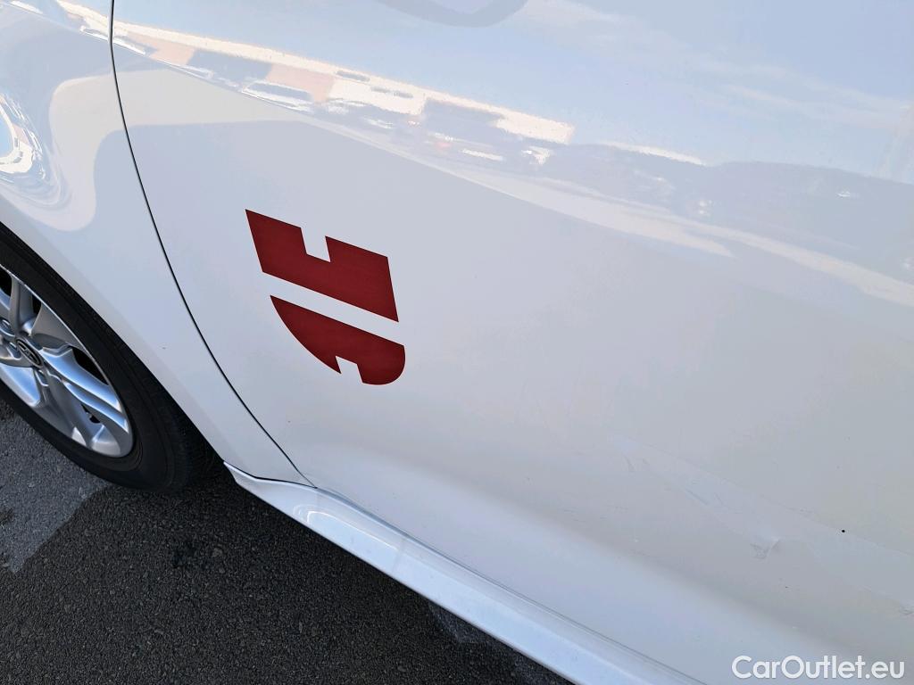  Toyota  Yaris TOYOTA  / 2020 / 5P / berlina con portón 1.5 120H Business Plus #11