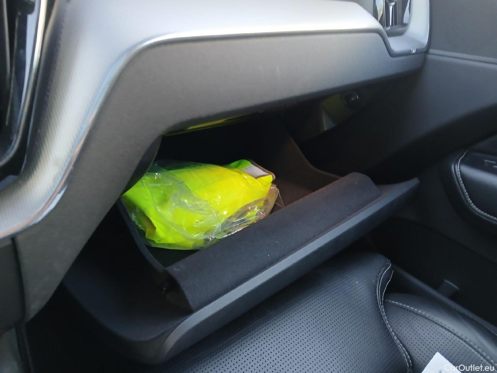  Volvo  XC60 VOLVO  / 2017 / 5P / todoterreno 2.0 T5 AWD R-Design Auto #1