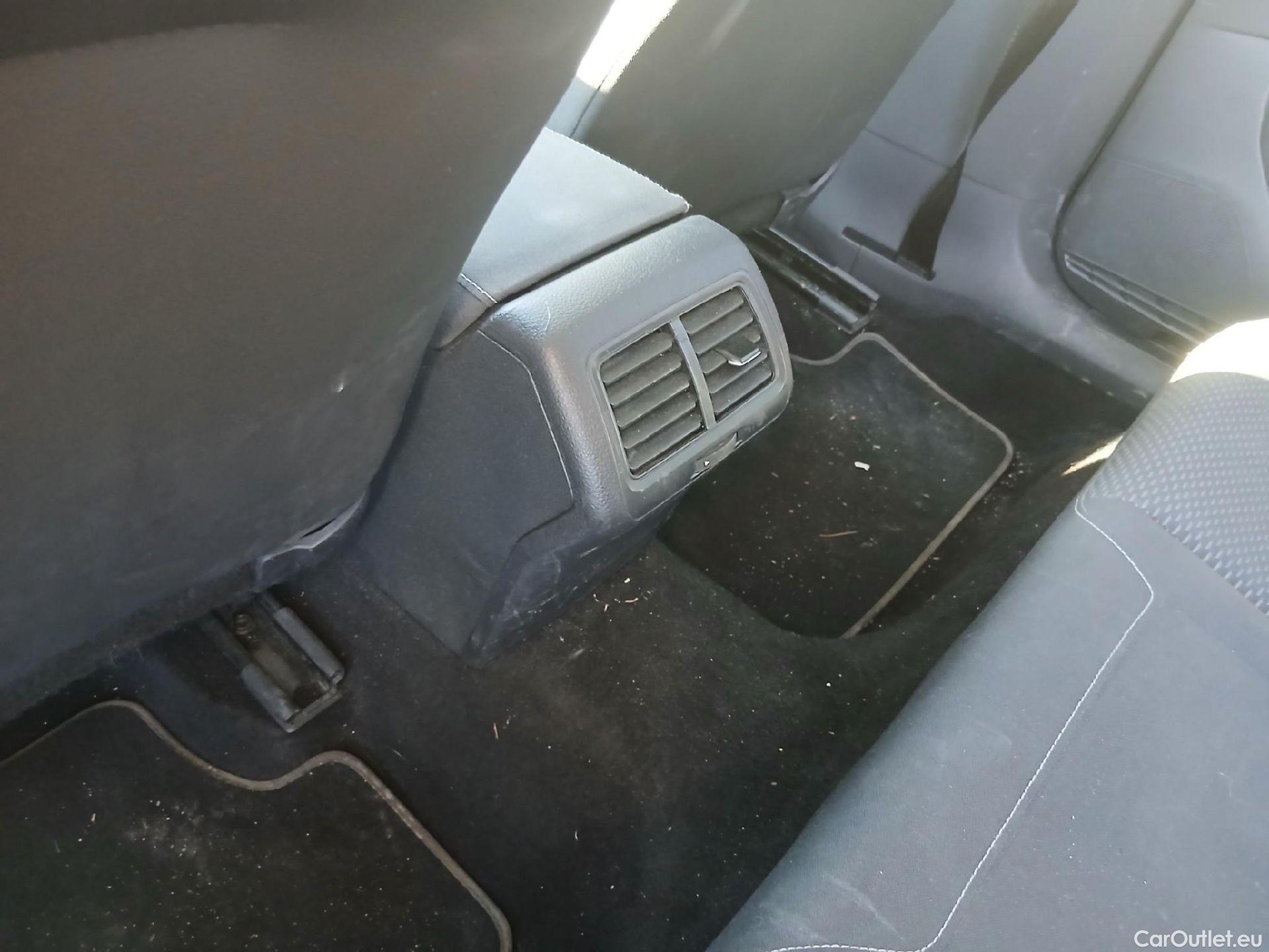  Volkswagen  Golf  VOLKSWAGEN / 2016 / 5P / familiar Business 1.6 TDI 85kW (115CV) Variant #11