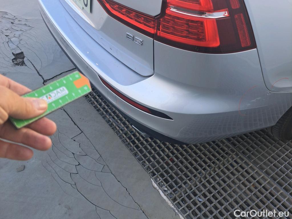  Volvo  V60 VOLVO  / 2018 / 5P / familiar 2.0 B3 (G) Momentum Pro Auto #28