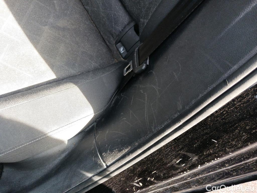  Volkswagen  Golf  VOLKSWAGEN / 2020 / 5P / familiar Life 2.0 TDI 85kW (115CV) DSG Variant #48