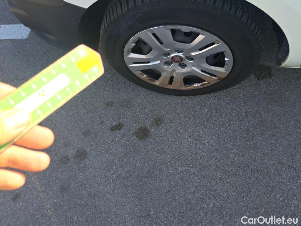  Fiat  Doblo FIAT Doblò Cargo/2015/4P/furgón derivado de turismo Cargo SX 1.3 Mjet 70 kW (95 CV) #35