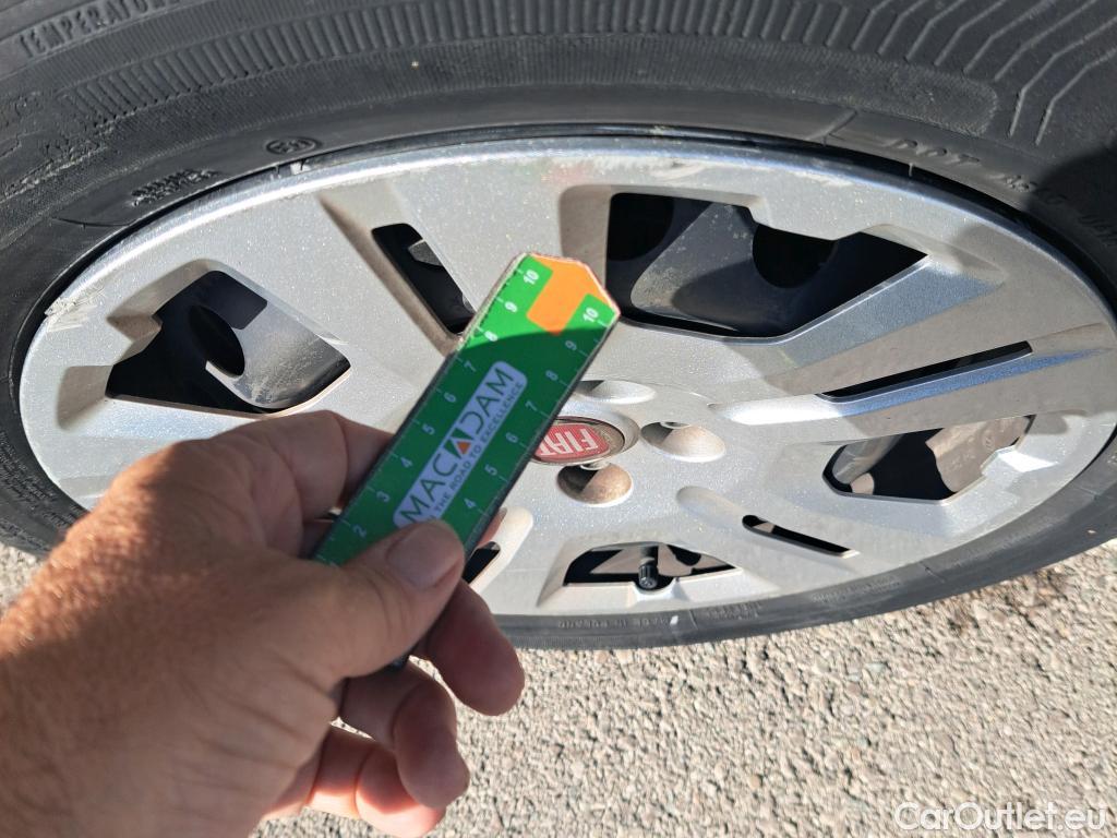  Fiat  Doblo FIAT Doblò Cargo/2015/4P/furgón derivado de turismo Cargo SX 1.3 Mjet 70 kW (95 CV) #32