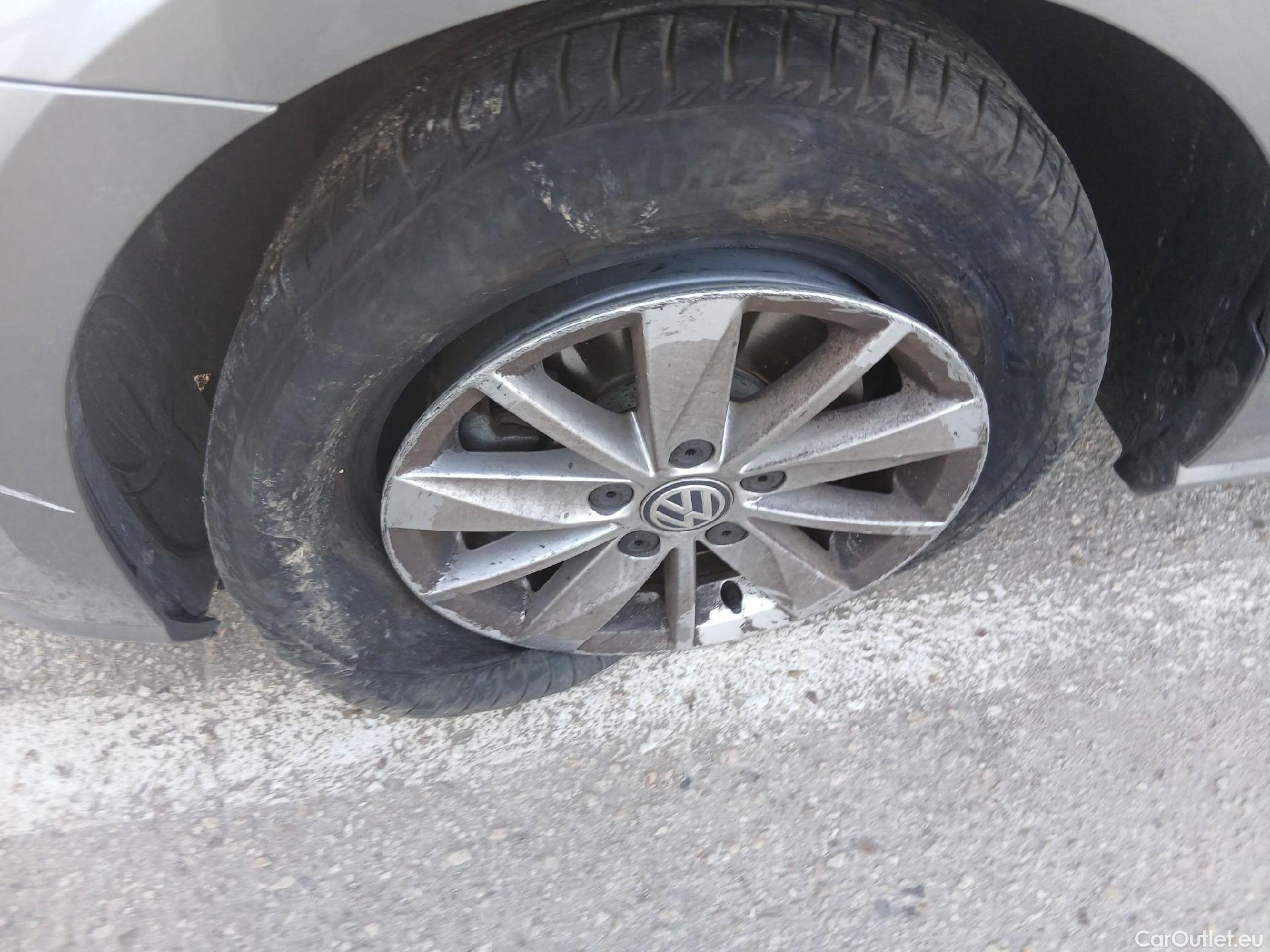  Volkswagen  Golf  VOLKSWAGEN / 2016 / 5P / familiar Business 1.6 TDI 85kW (115CV) Variant #1