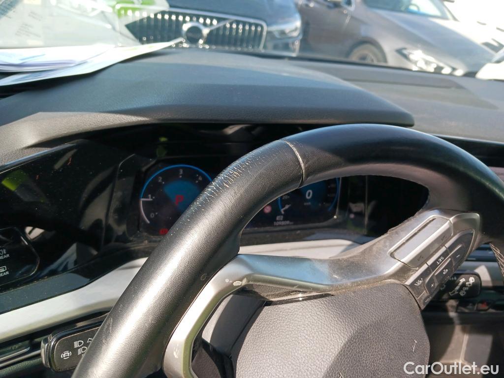  Volkswagen  Golf  VOLKSWAGEN / 2020 / 5P / familiar Life 2.0 TDI 85kW (115CV) DSG Variant #50