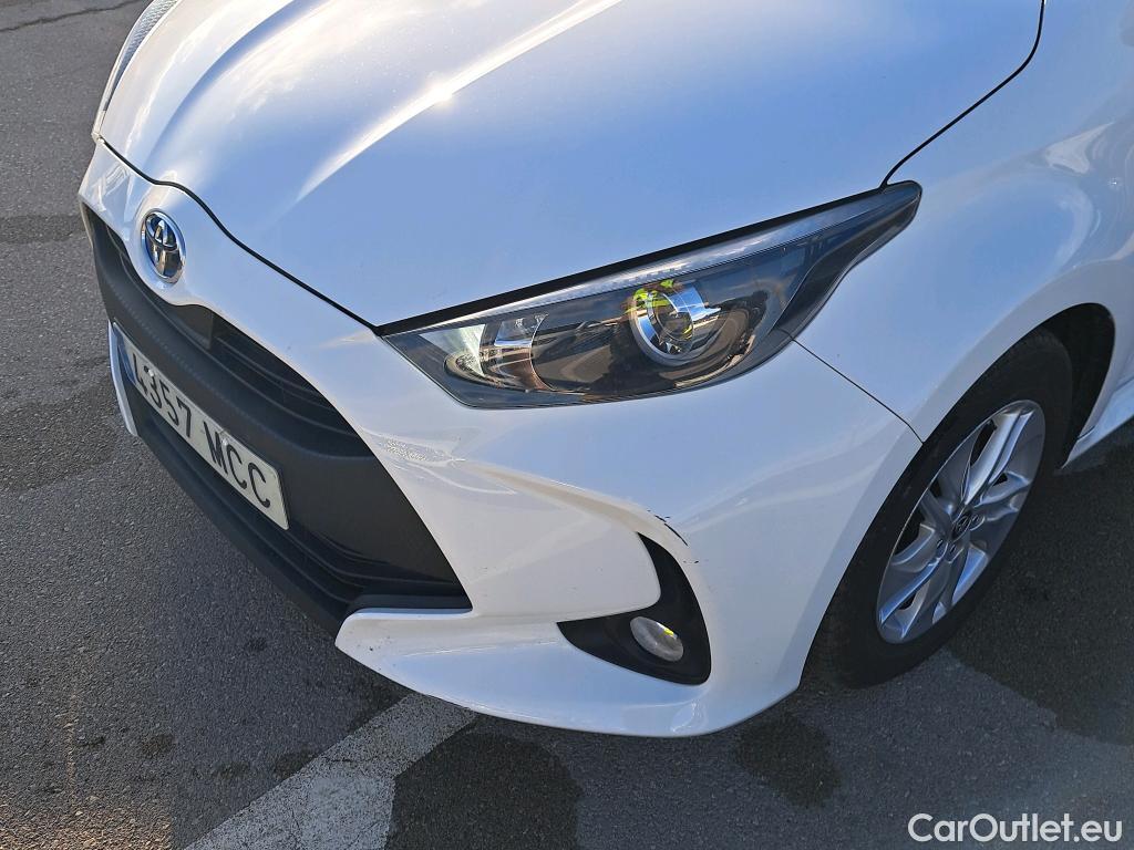  Toyota  Yaris TOYOTA  / 2020 / 5P / berlina con portón 1.5 120H Business Plus #15