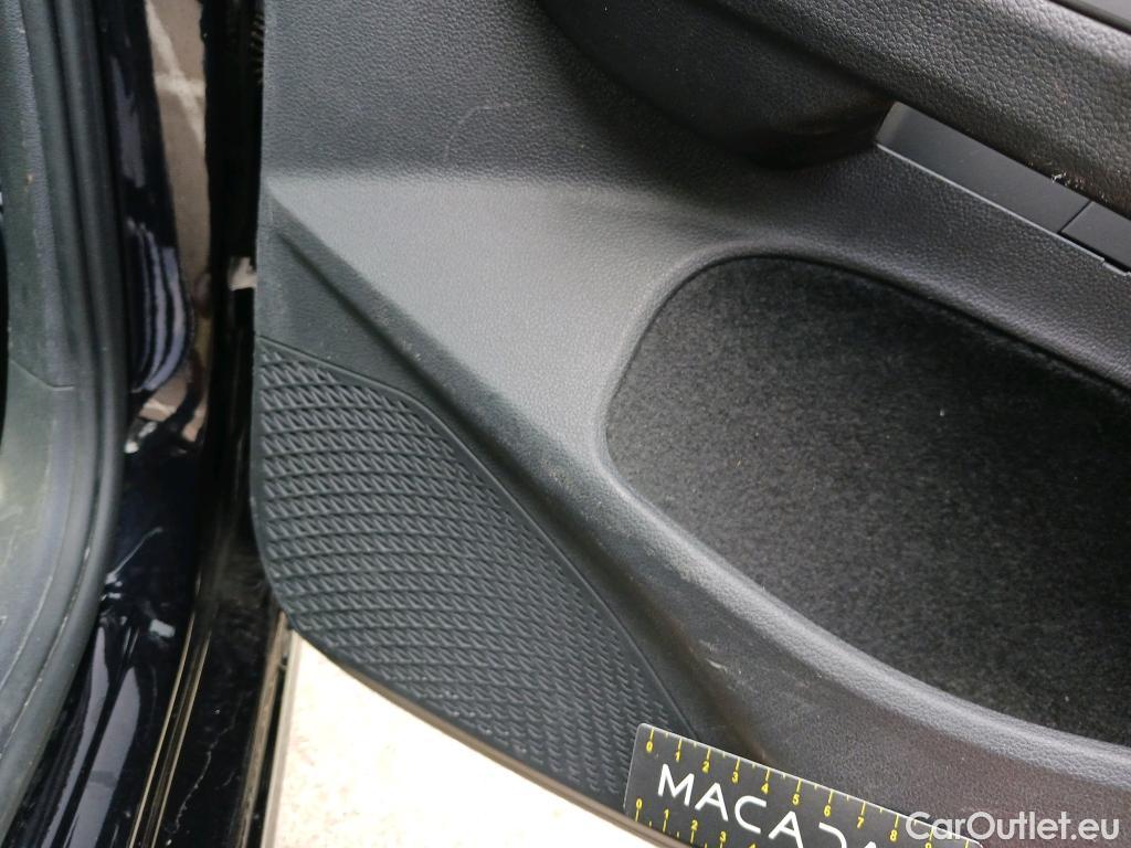  Volkswagen  Golf  VOLKSWAGEN / 2020 / 5P / familiar Life 2.0 TDI 85kW (115CV) DSG Variant #43