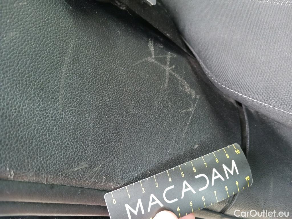  Volkswagen  Golf  VOLKSWAGEN / 2020 / 5P / familiar Life 2.0 TDI 85kW (115CV) DSG Variant #47