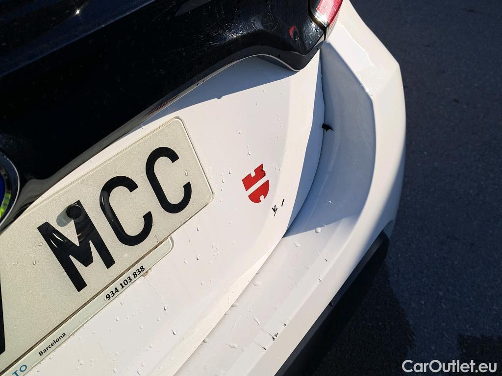  Toyota  Yaris TOYOTA  / 2020 / 5P / berlina con portón 1.5 120H Business Plus #12