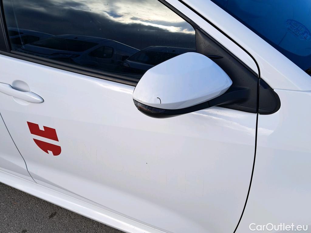  Toyota  Yaris TOYOTA  / 2020 / 5P / berlina con portón 1.5 120H Business Plus #5