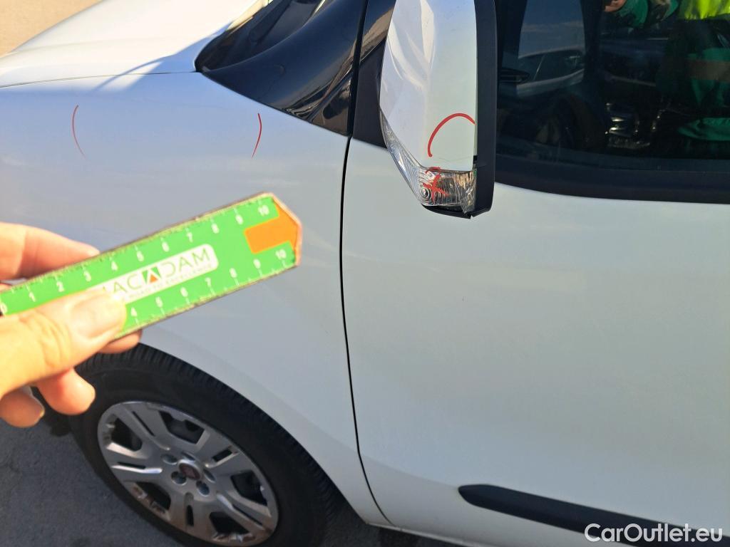  Fiat  Doblo FIAT Doblò Cargo/2015/4P/furgón derivado de turismo Cargo SX 1.3 Mjet 70 kW (95 CV) #29