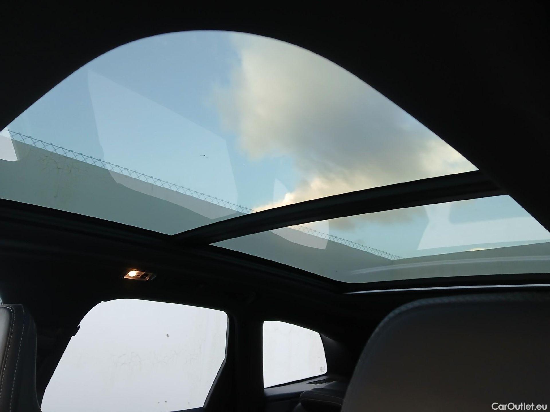  Volvo  XC60 VOLVO  / 2017 / 5P / todoterreno 2.0 T5 AWD R-Design Auto #2