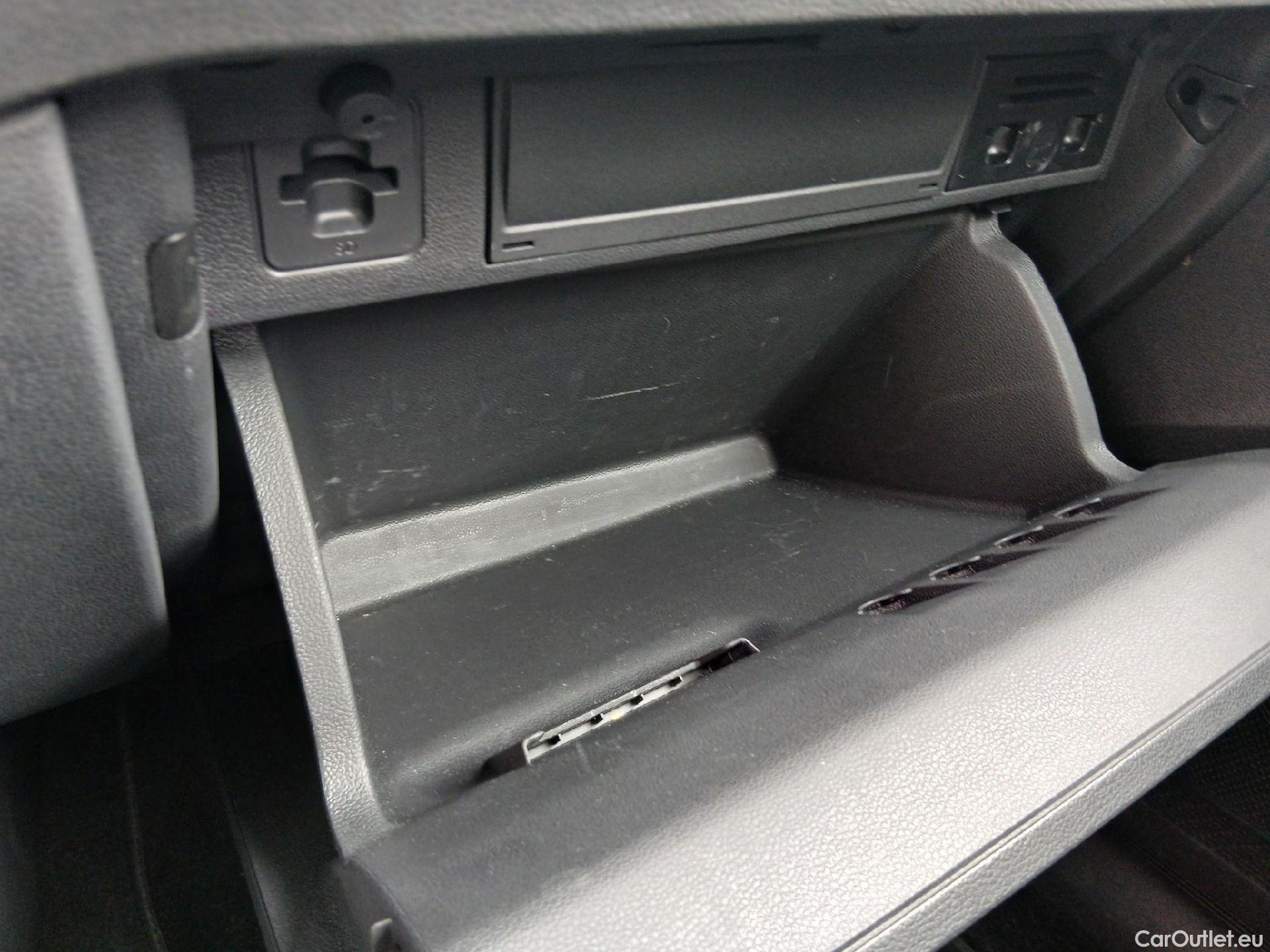  Volkswagen  Polo VOLKSWAGEN  / 2021 / 5P / berlina con portón Life 1.0 TSI 70kW (95CV) #1