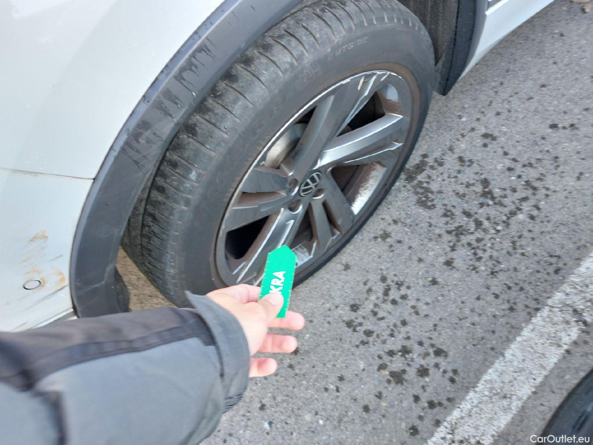  Volkswagen  Tiguan  R-Line 2.0 TDI 150CV AT7 E6d #17