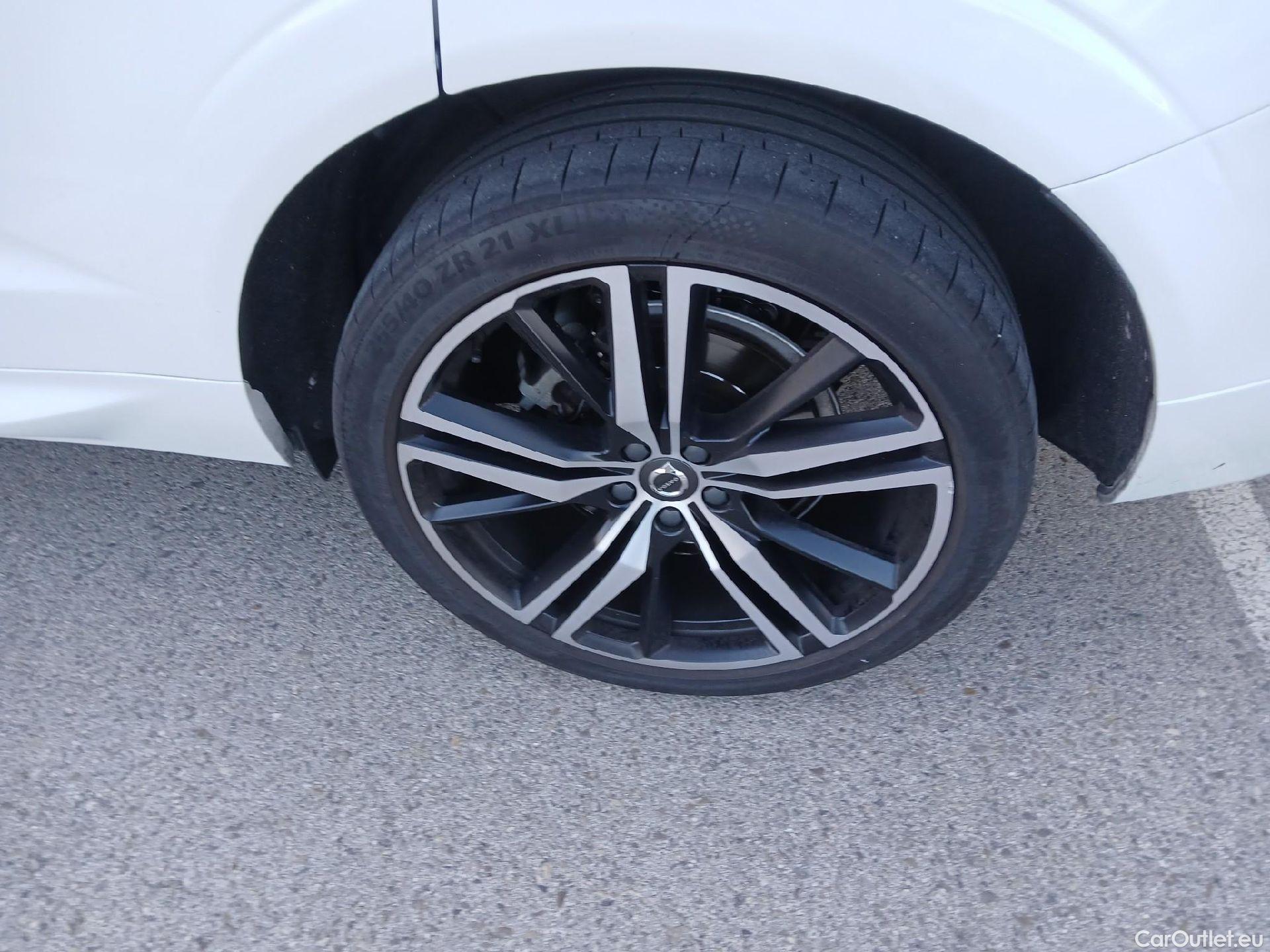  Volvo  XC60 VOLVO  / 2017 / 5P / todoterreno 2.0 T5 AWD R-Design Auto #4