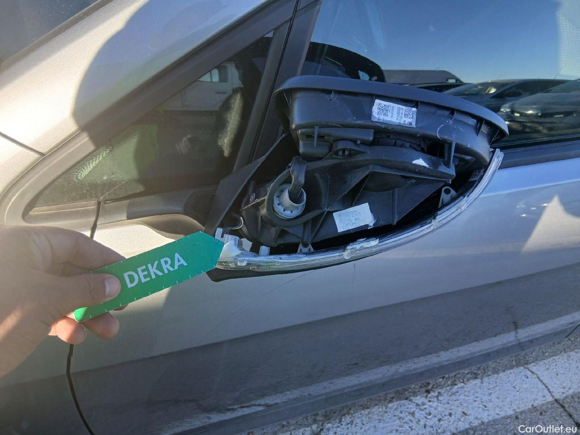  Volkswagen  Golf  VOLKSWAGEN / 2016 / 5P / familiar Business 1.6 TDI 85kW (115CV) Variant #18