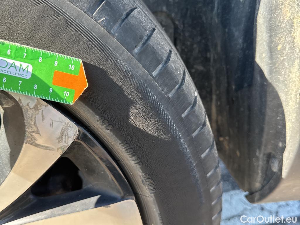  Citroen  Berlingo CITROEN  / 2018 / 5P / monovolumen Talla XL BlueHDi 130 S&S EAT8 SHINE #64