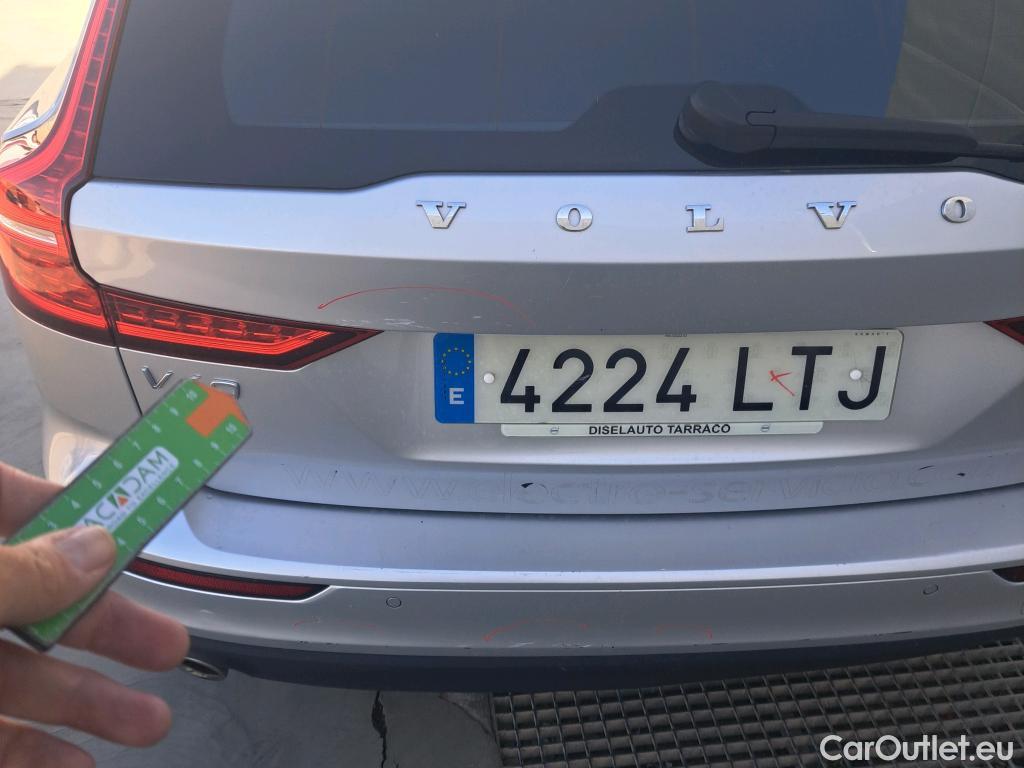  Volvo  V60 VOLVO  / 2018 / 5P / familiar 2.0 B3 (G) Momentum Pro Auto #1