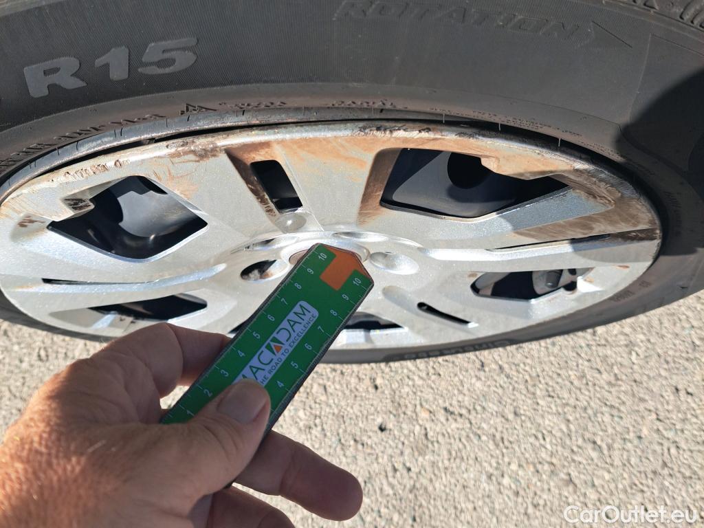  Fiat  Doblo FIAT Doblò Cargo/2015/4P/furgón derivado de turismo Cargo SX 1.3 Mjet 70 kW (95 CV) #34