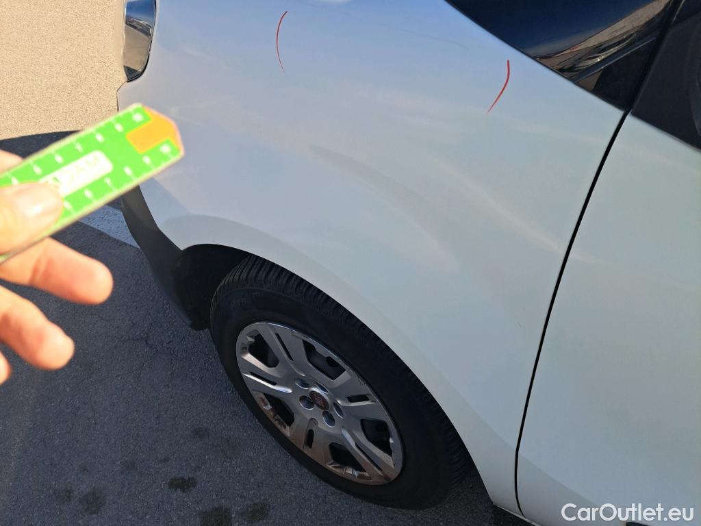  Fiat  Doblo FIAT Doblò Cargo/2015/4P/furgón derivado de turismo Cargo SX 1.3 Mjet 70 kW (95 CV) #43