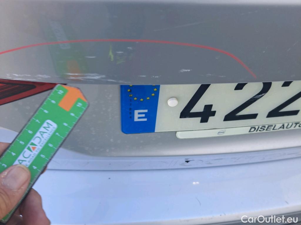  Volvo  V60 VOLVO  / 2018 / 5P / familiar 2.0 B3 (G) Momentum Pro Auto #2