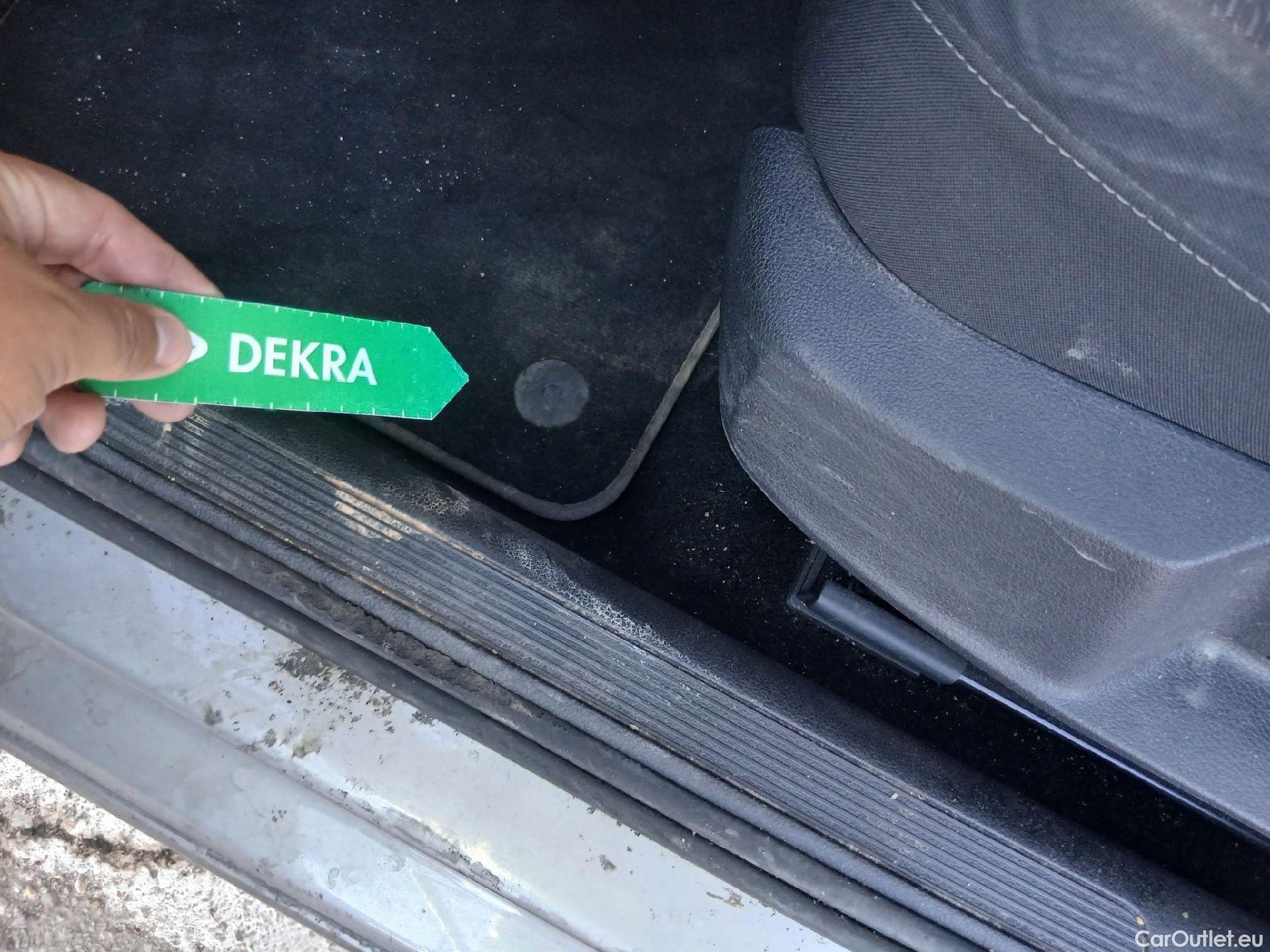  Volkswagen  Golf  VOLKSWAGEN / 2016 / 5P / familiar Business 1.6 TDI 85kW (115CV) Variant #5