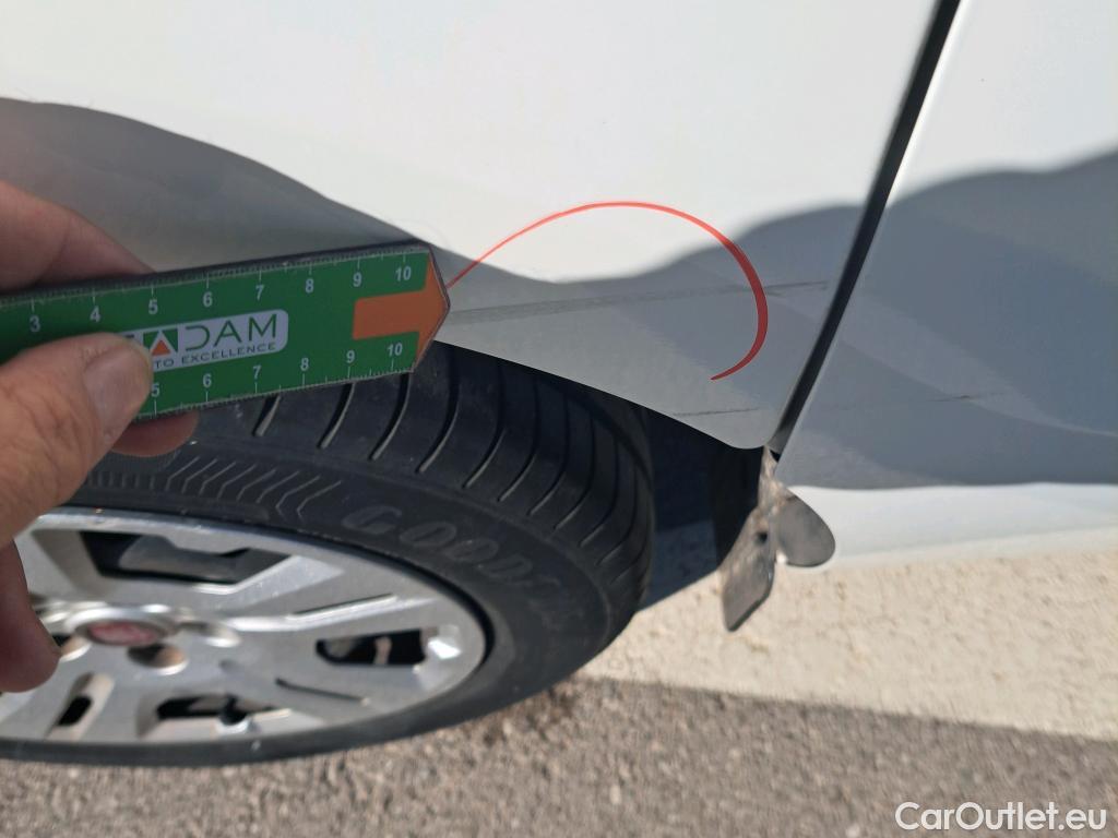  Fiat  Doblo FIAT Doblò Cargo/2015/4P/furgón derivado de turismo Cargo SX 1.3 Mjet 70 kW (95 CV) #42