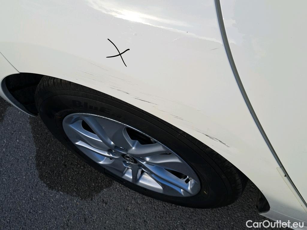  Toyota  Yaris TOYOTA  / 2020 / 5P / berlina con portón 1.5 120H Business Plus #14