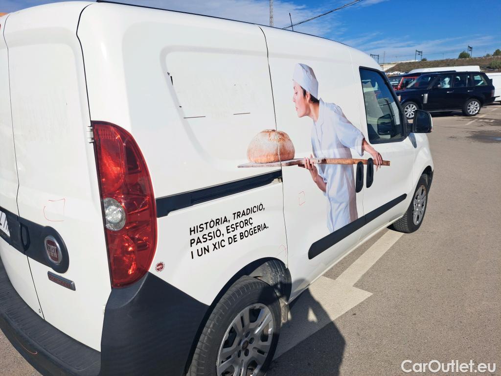  Fiat  Doblo FIAT Doblò Cargo/2015/4P/furgón derivado de turismo Cargo SX 1.3 Mjet 70 kW (95 CV) #17