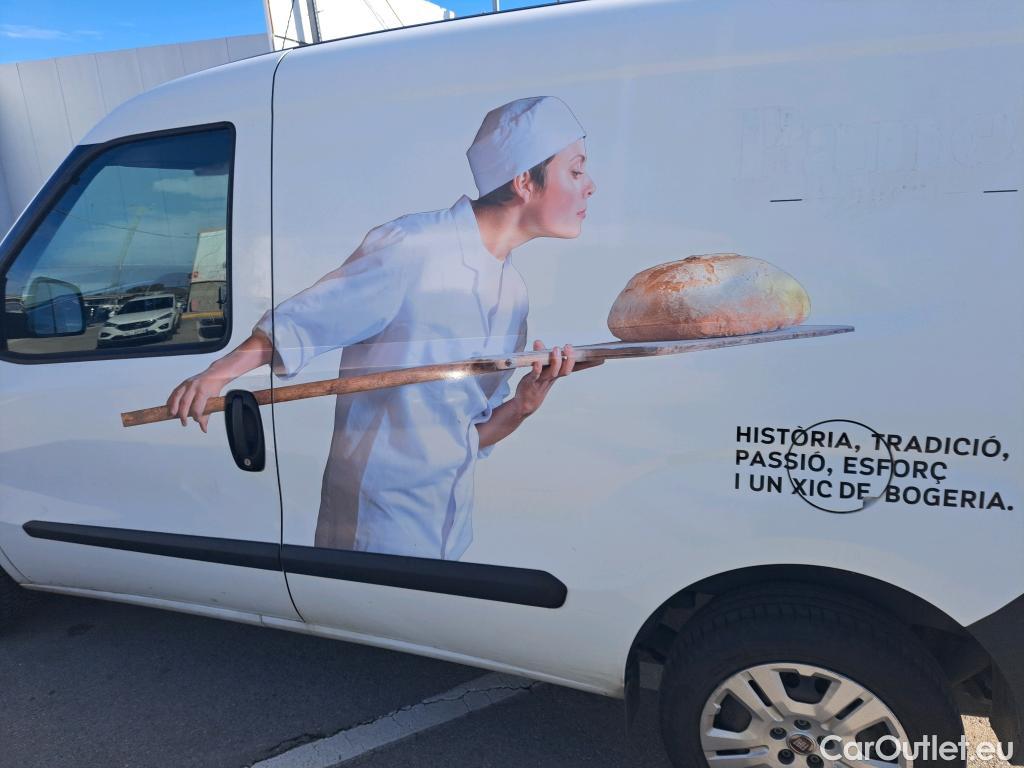  Fiat  Doblo FIAT Doblò Cargo/2015/4P/furgón derivado de turismo Cargo SX 1.3 Mjet 70 kW (95 CV) #15