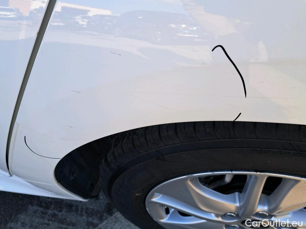  Toyota  Yaris TOYOTA  / 2020 / 5P / berlina con portón 1.5 120H Business Plus #24