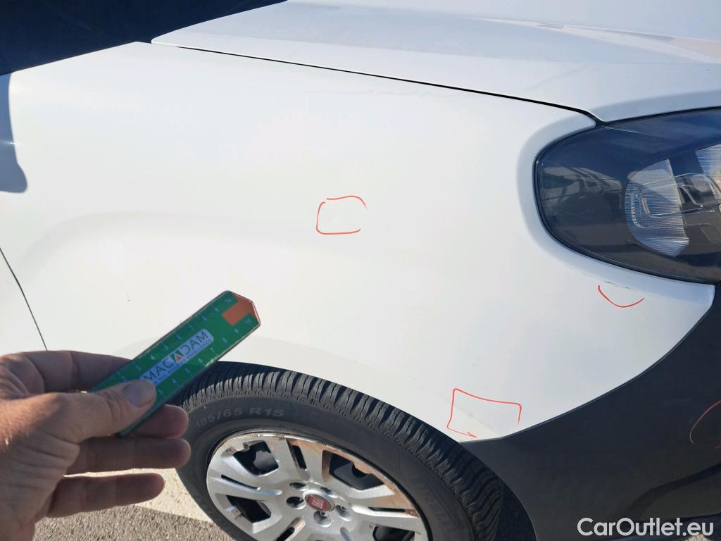  Fiat  Doblo FIAT Doblò Cargo/2015/4P/furgón derivado de turismo Cargo SX 1.3 Mjet 70 kW (95 CV) #11