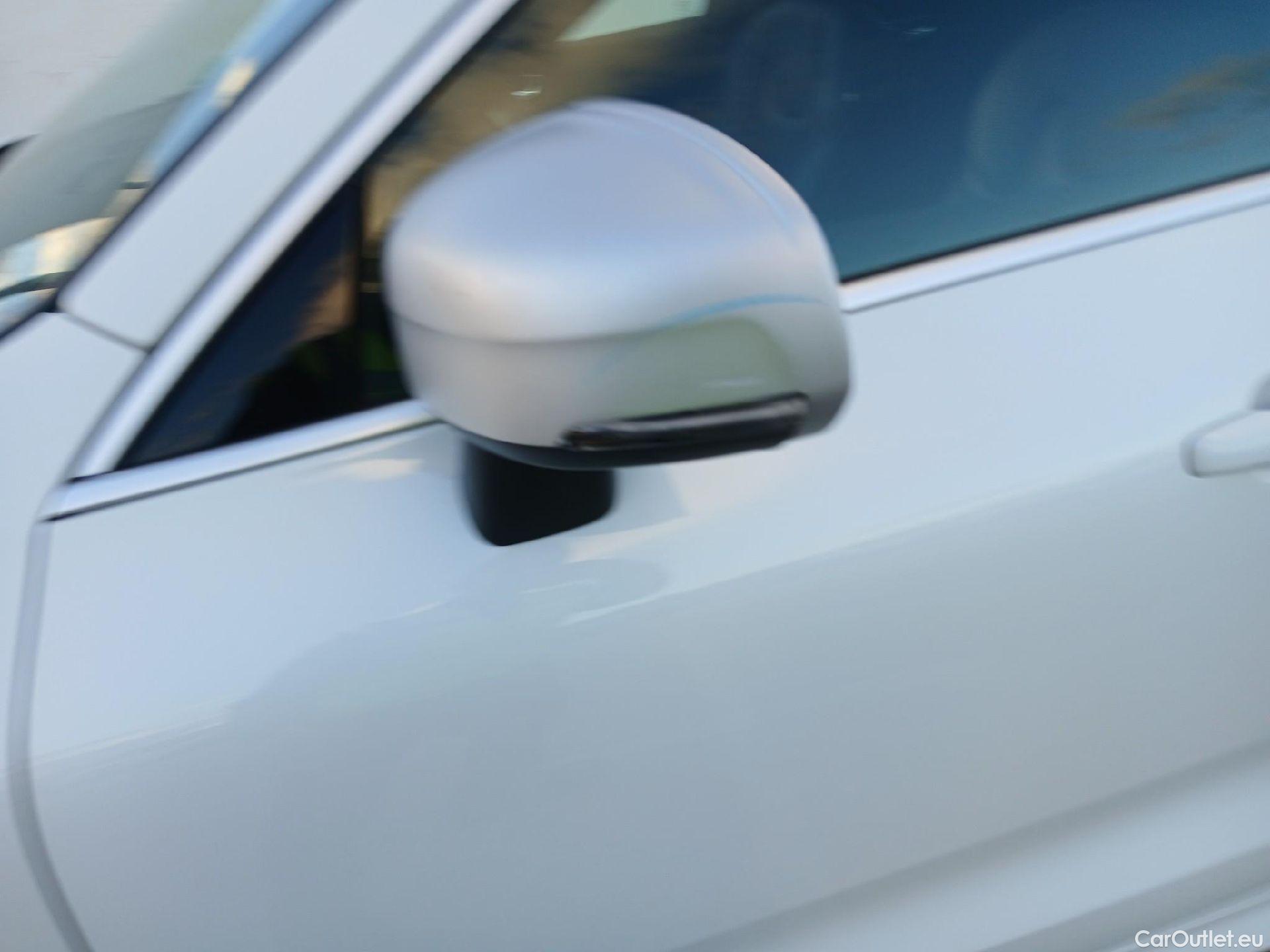  Volvo  XC60 VOLVO  / 2017 / 5P / todoterreno 2.0 T5 AWD R-Design Auto #18