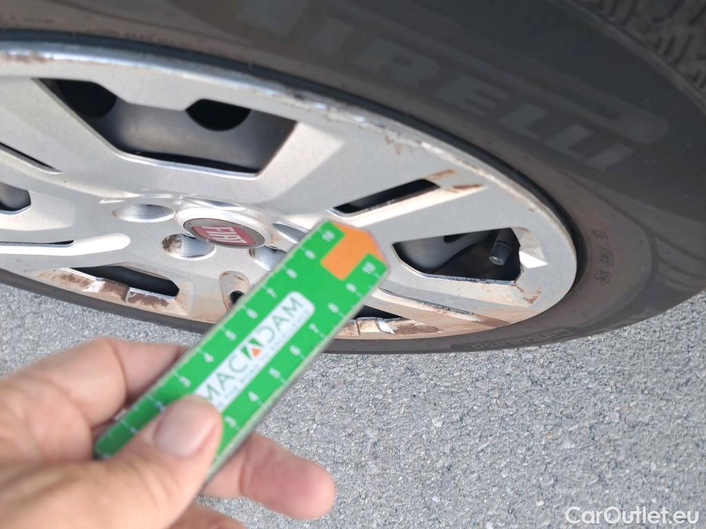  Fiat  Doblo FIAT Doblò Cargo/2015/4P/furgón derivado de turismo Cargo SX 1.3 Mjet 70 kW (95 CV) #36