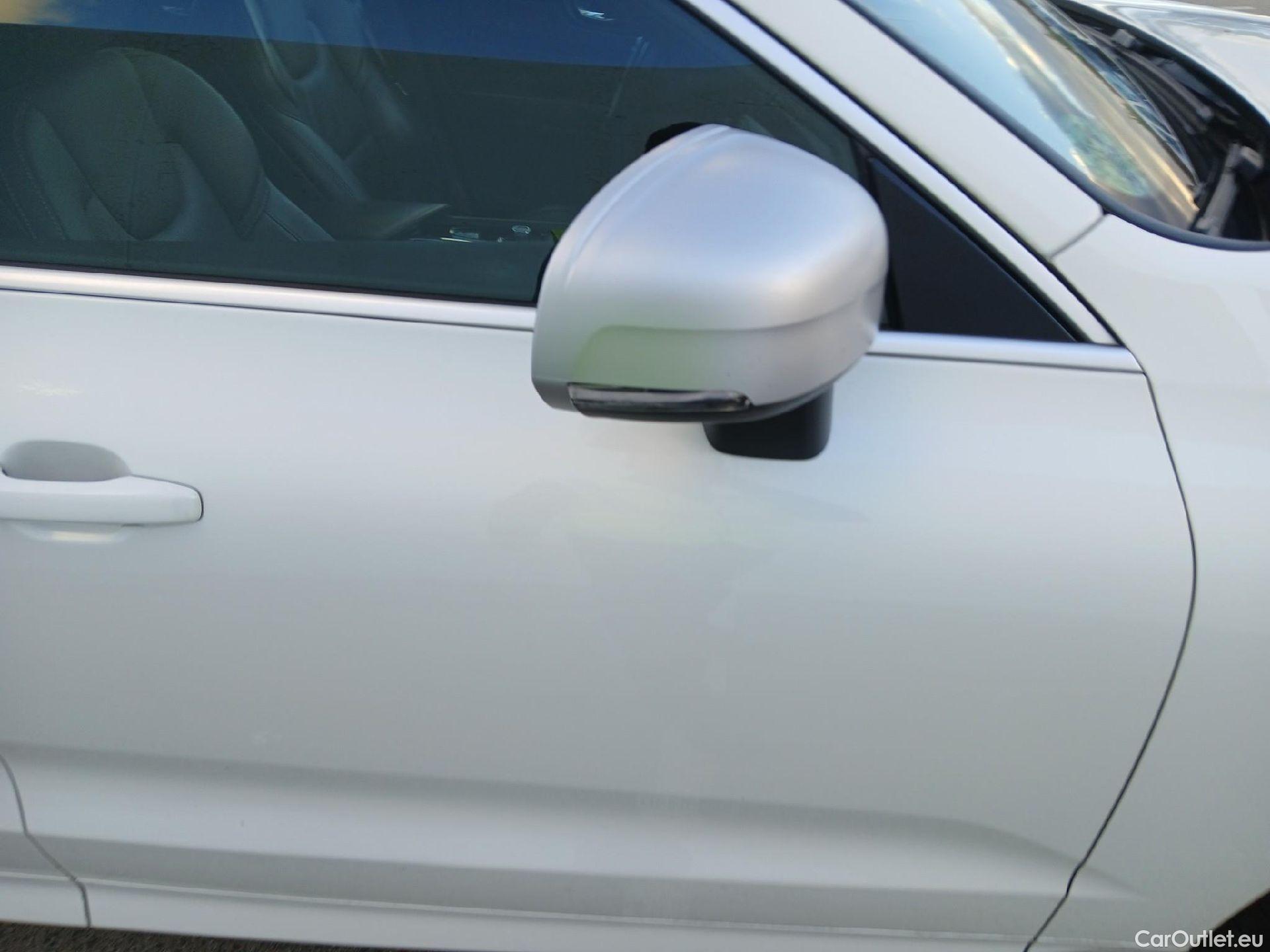  Volvo  XC60 VOLVO  / 2017 / 5P / todoterreno 2.0 T5 AWD R-Design Auto #21