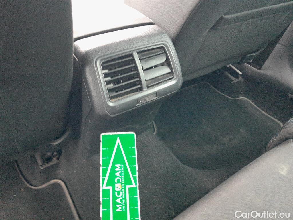  Volkswagen  Golf  VOLKSWAGEN / 2016 / 5P / berlina con portón GTE 1.4 TSI e-Power 150kW (204CV) DSG #3