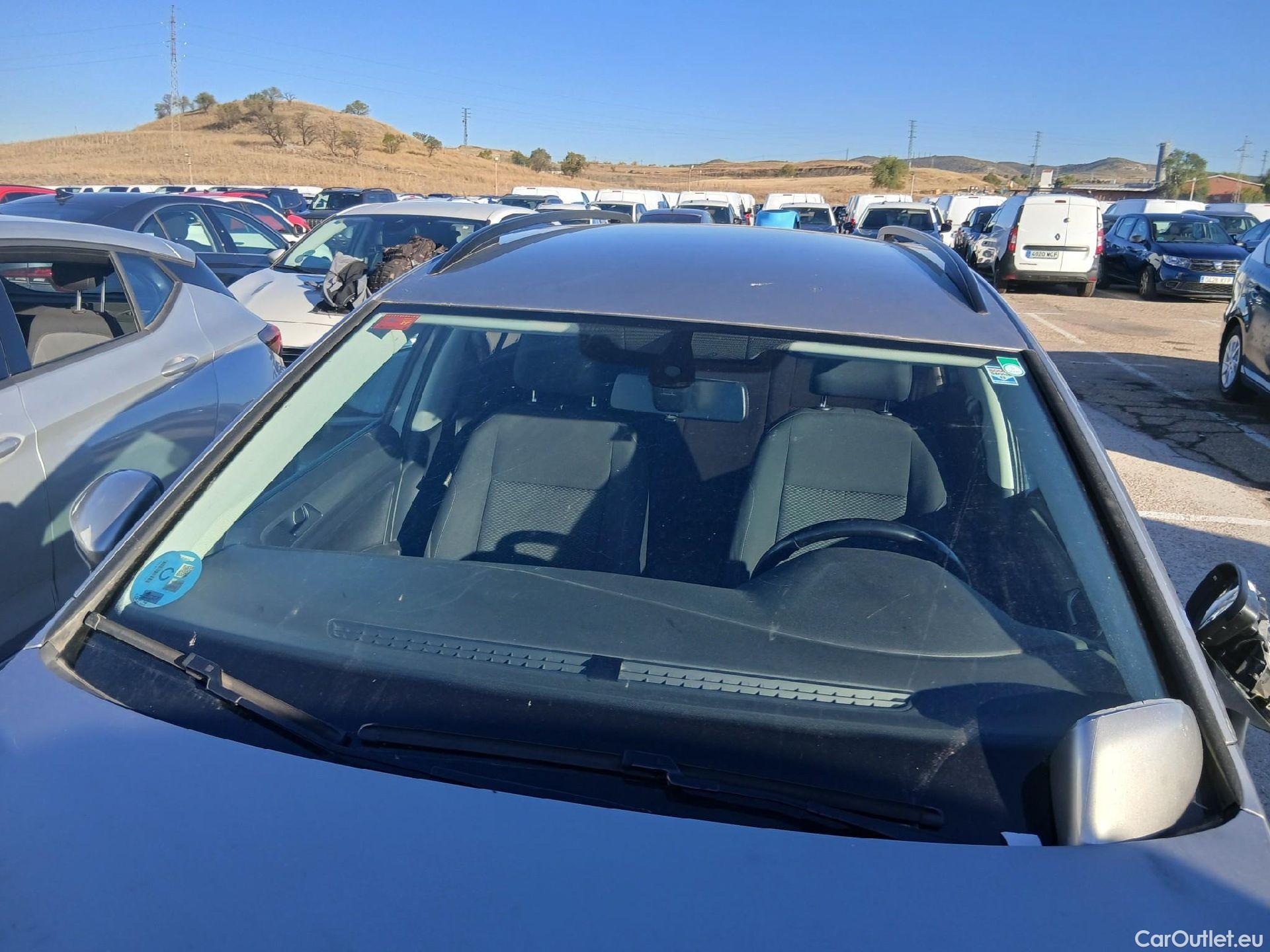  Volkswagen  Golf  VOLKSWAGEN / 2016 / 5P / familiar Business 1.6 TDI 85kW (115CV) Variant #16