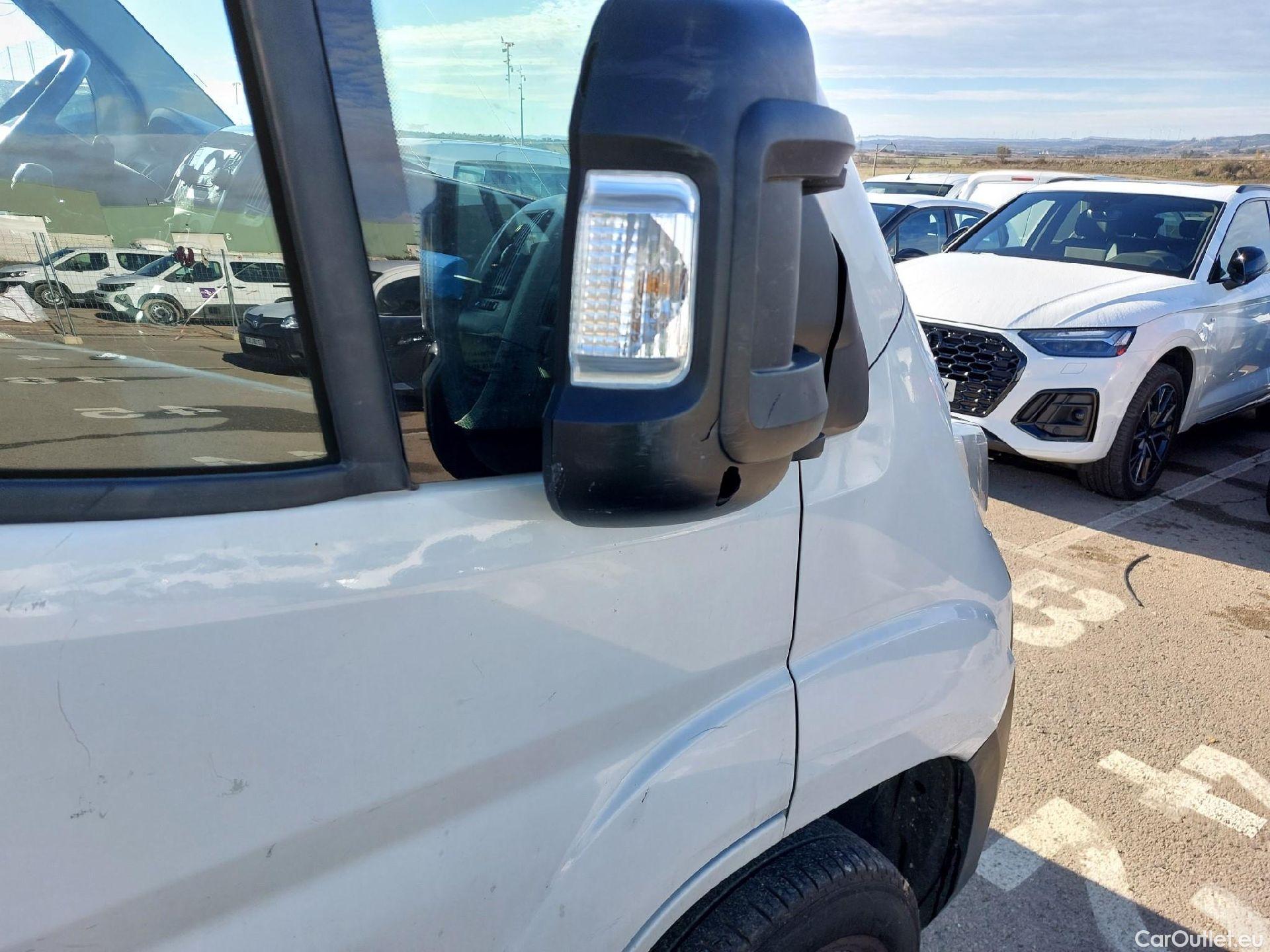  Opel  Movano OPEL  / 2021 / 4P / Furgón Base L2H2 3.5T 2.2 BHDi 88kW #41