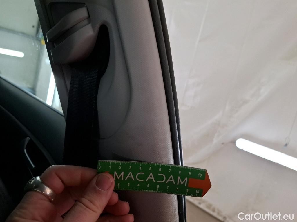  Volkswagen  Golf  VII Berline Confortline Business BMT 2.0 TDI 150CV BVA7 E6dT #37