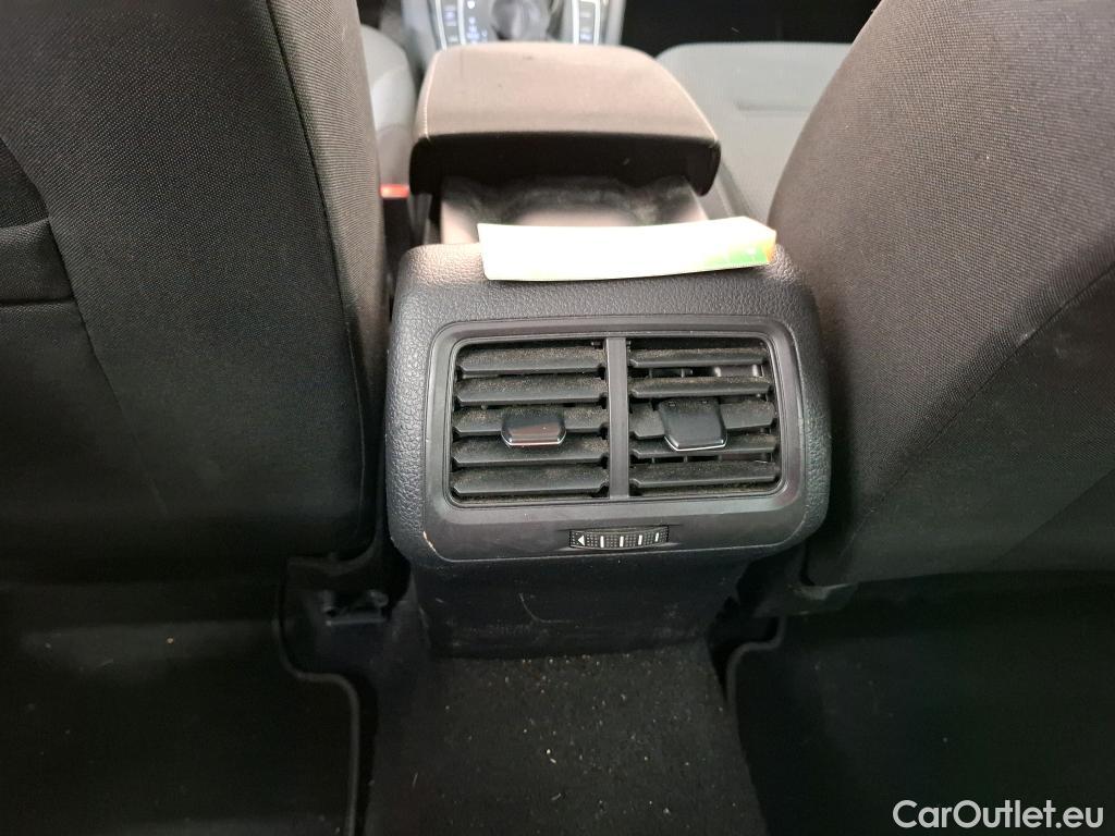  Volkswagen  Golf  VII Berline Confortline Business BMT 2.0 TDI 150CV BVA7 E6dT #33