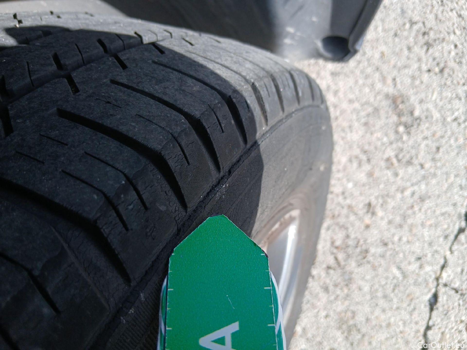  Toyota  Proace TOYOTA  Verso / 2017 / 5P / monovolumen 2.0D 180CV FAMILY ADVANCE PACK L1 AUTO #16