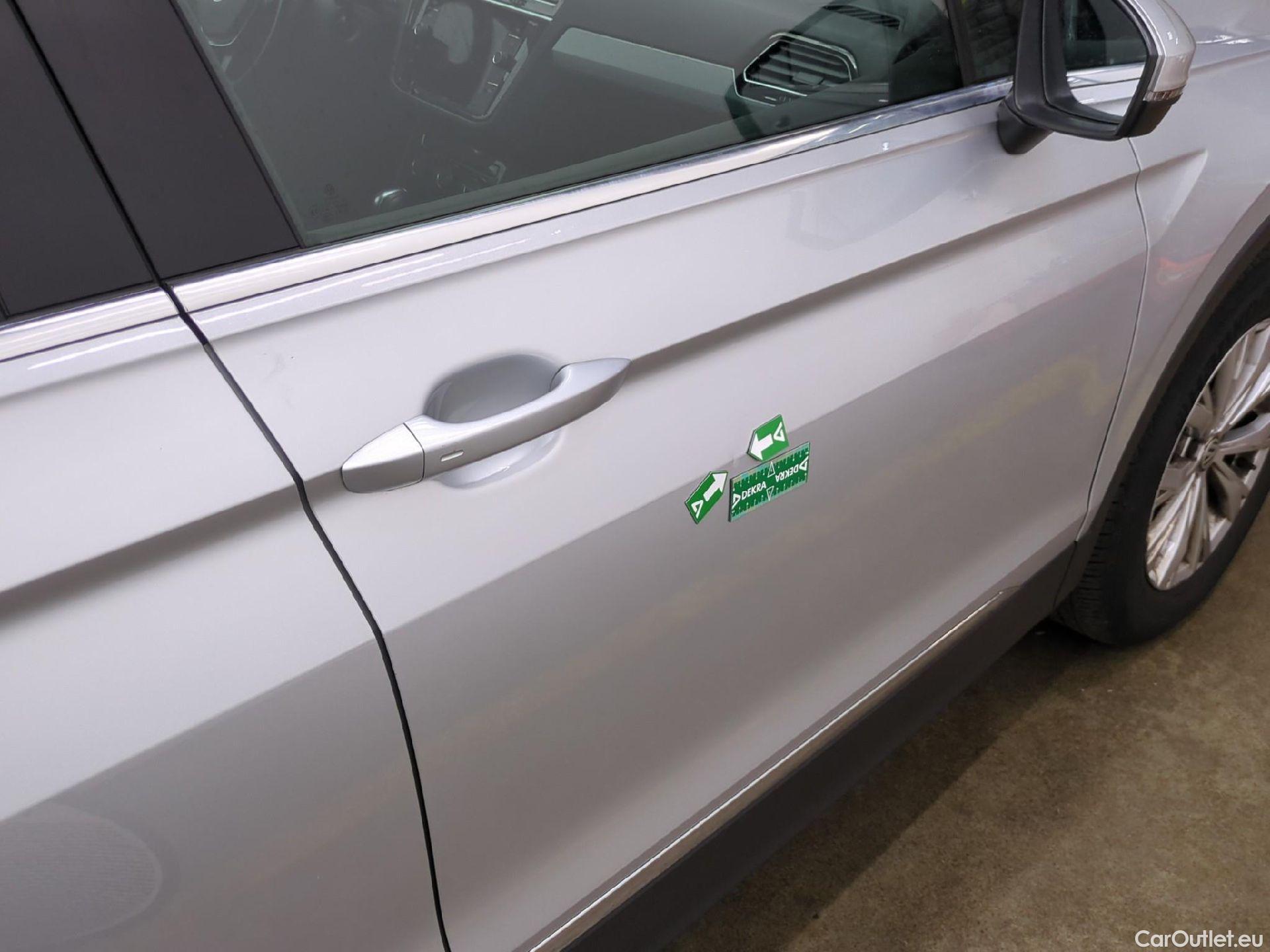  Volkswagen  Tiguan VOLKSWAGEN  / 2016 / 5P / SUV 2.0 TDI 150 DSG7 Confortline Business #44