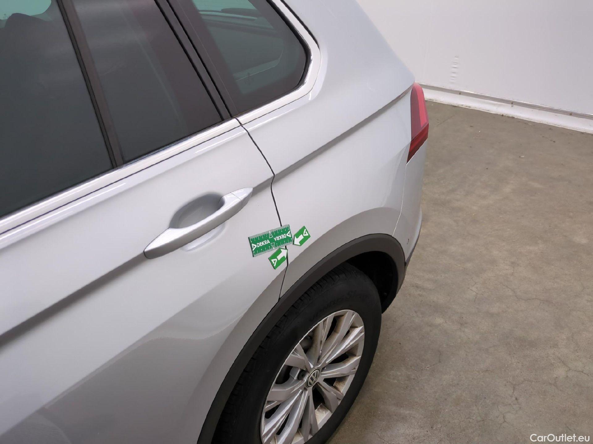  Volkswagen  Tiguan VOLKSWAGEN  / 2016 / 5P / SUV 2.0 TDI 150 DSG7 Confortline Business #64