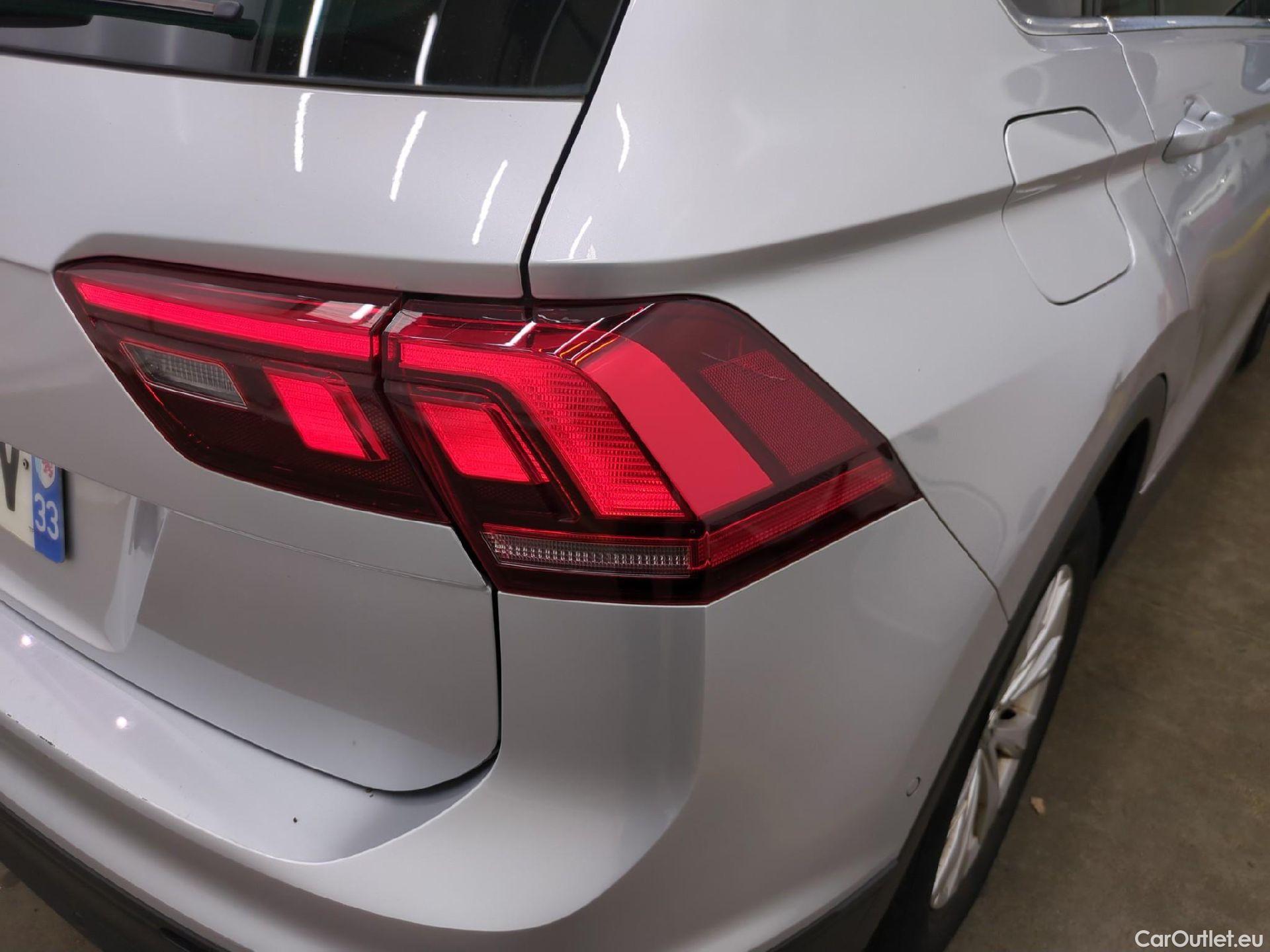  Volkswagen  Tiguan VOLKSWAGEN  / 2016 / 5P / SUV 2.0 TDI 150 DSG7 Confortline Business #8