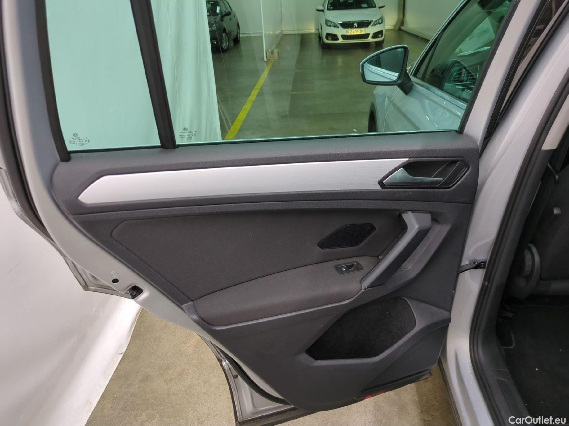  Volkswagen  Tiguan VOLKSWAGEN  / 2016 / 5P / SUV 2.0 TDI 150 DSG7 Confortline Business #1