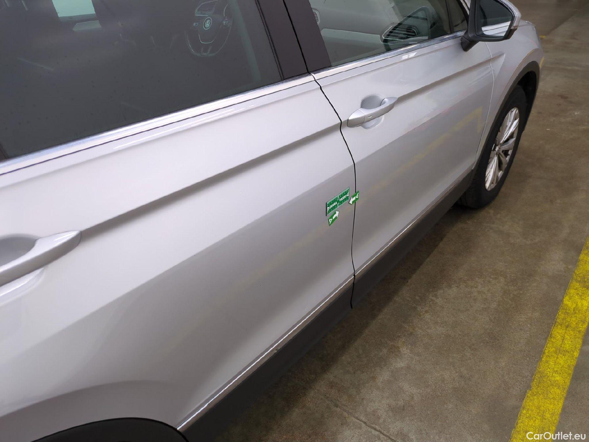  Volkswagen  Tiguan VOLKSWAGEN  / 2016 / 5P / SUV 2.0 TDI 150 DSG7 Confortline Business #27