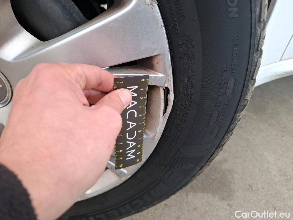  Peugeot  208 PEUGEOT  Affaire / 2015 / 5P / Berline &BlueHDi 100 €6.c S&S PREMIUM PACK #28